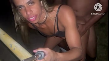 Esposa dando pro corno no meio da rua e chegou em casa deu o cuzinho gostoso