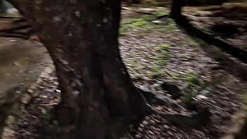 Praça da morena pelada buceta quente e leitada na boca em público