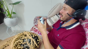 Blowjob and fuck with my gamer boyfriend