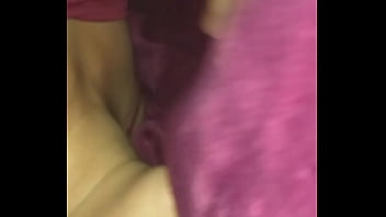 Apretando las ricas tetas de mi esposa