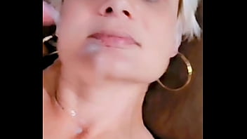 J'ai soif tu as pascenvie de te vider sur mon visage ou dans ma bouche