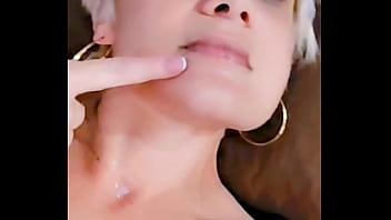 J'ai soif tu as pascenvie de te vider sur mon visage ou dans ma bouche