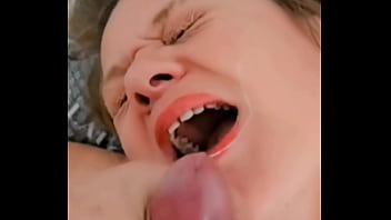 J'ai soif tu as pascenvie de te vider sur mon visage ou dans ma bouche