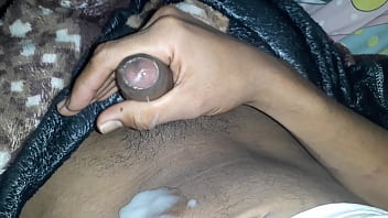 Mi semen caliente saliéndose con intensidad