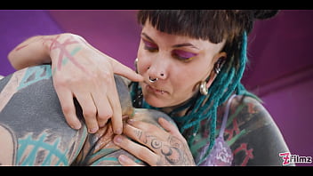 Tatted babe getting filthy in a threesome with two alternative girls