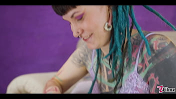 Tatted babe getting filthy in a threesome with two alternative girls