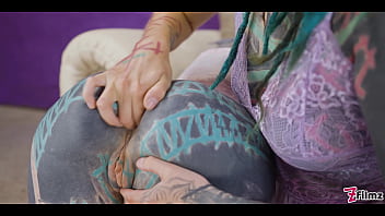 Tatted babe getting filthy in a threesome with two alternative girls