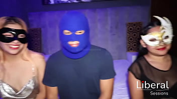 Pareja Swinger Hace Trío Con Chica Unicornio Esposo Suertudo thumbnail