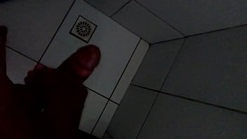 Rian moreno gozando muita porra Rian moreno gozando muita porra
