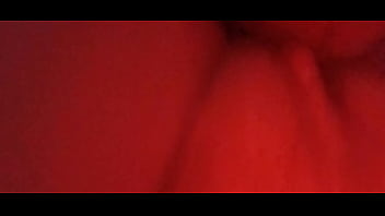 Safadoscasal colocando pal na buceta da safada