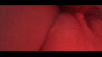 Safadoscasal colocando pal na buceta da safada