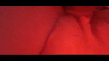 Safadoscasal colocando pal na buceta da safada