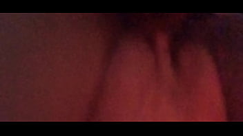 Safadoscasal colocando pal na buceta da safada