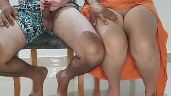 Hermanastros calientes follando por primera vez