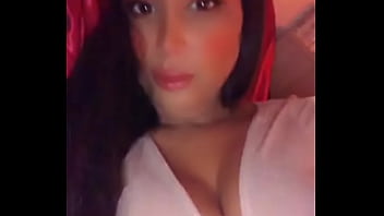 Je suis chaude ce soir mes bébés