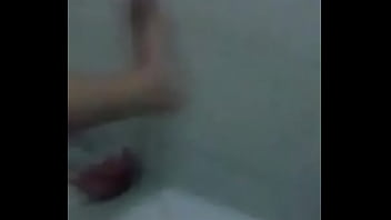 Daniely com dedinho na buceta