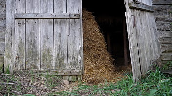 Amateur Bodybuilder Gets Naked Behind The Barn thumbnail