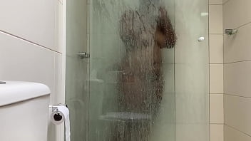 Morena mamando gostoso