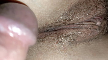 Minha bucetinha peluda levou pau e uma bela carga de porra durante o sexo amador