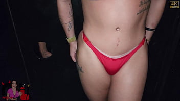 Sendo fodida por desconhecido no glory hole sem camisinha ganhei leitinho na boca