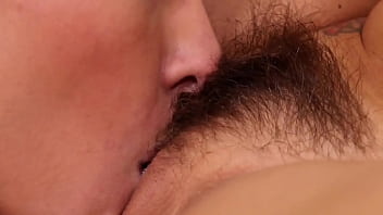 Violet monroe and bianca breeze are sapphics with lots of hair on their pussies