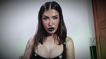 Cursed to my feet – femdom horror roleplay