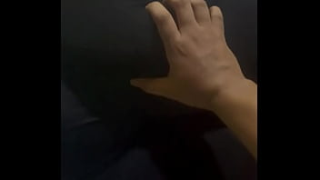 Me gozo las teticas de mi prima