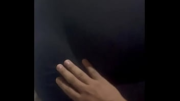 Me gozo las teticas de mi prima