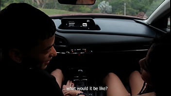 Joven hermosa latina no tuvo para pagar el taxi y se folla al conductor