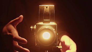 Bucetinha na bucetinha e depois rola no cuzinho ninfeta magrinha devorada por casal