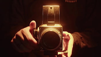 Bucetinha na bucetinha e depois rola no cuzinho ninfeta magrinha devorada por casal