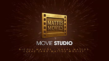 Bucetinha na bucetinha e depois rola no cuzinho ninfeta magrinha devorada por casal