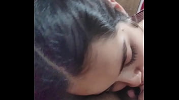 Ganhando um oral da namorada antes de deitar Ganhando um oral da namorada antes de deitar