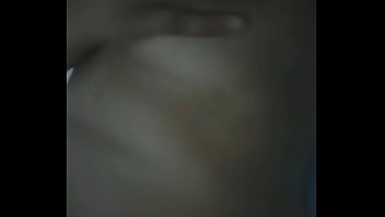 Elle m'excite avec son jolie corps