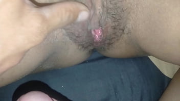 ยัดควยเข้ารูหีเพื่อนสาวแตดสวย