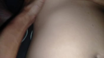 ยัดควยเข้ารูหีเพื่อนสาวแตดสวย