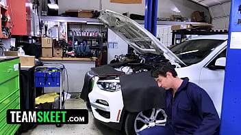 The mechanic’s tiny assistant