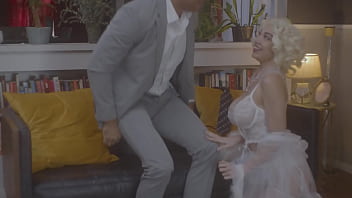 Barack obama fucks marilyn monroe for president's day parody