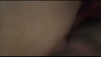 Me deja cogerla acostada