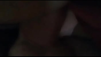 Me deja cogerla acostada