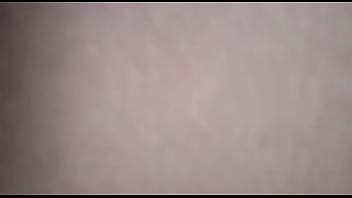 Me deja cogerla acostada