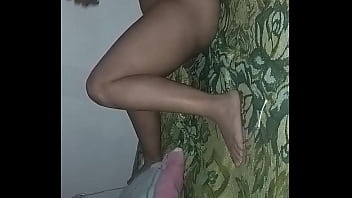 Se queda descansando con mi pene en la boca