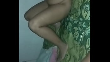 Se queda descansando con mi pene en la boca