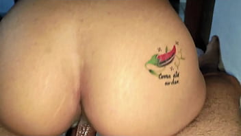 Dudinha levando macetada