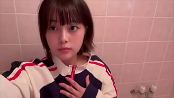 【1人えっち】おかあ◯んがリビングにいる間にお風呂でオナニーしてイキまくりました… thumbnail