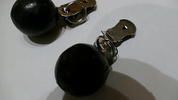 2 nipple clamps