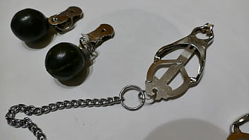 2 nipple clamps