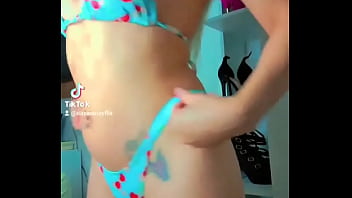 Tá aí o vídeo um biquíni bicho biquini que é usado na praiaaaaa