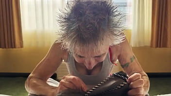 I gave my photographer a bj at the airport hotel he sat on the bed as i kneeled he took these photos and then "animated