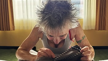 I gave my photographer a bj at the airport hotel he sat on the bed as i kneeled he took these photos and then "animated